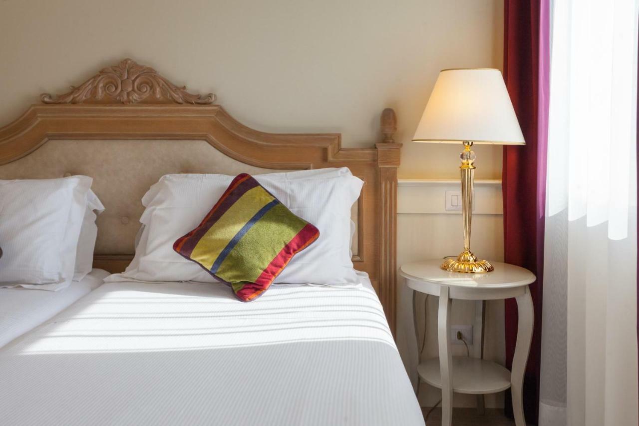 Hotel Leon D'Oro Роверето Екстериор снимка