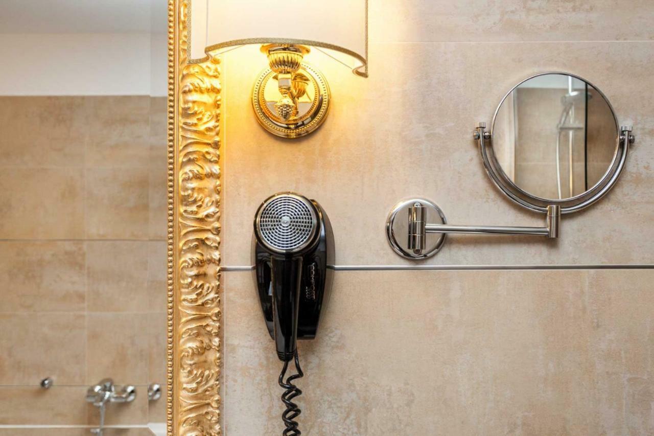 Hotel Leon D'Oro Роверето Екстериор снимка