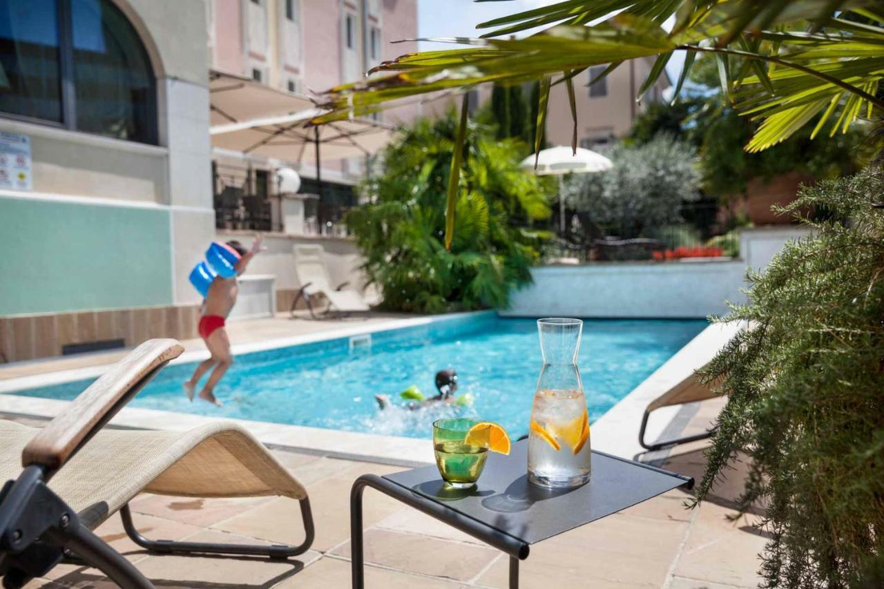 Hotel Leon D'Oro Роверето Екстериор снимка